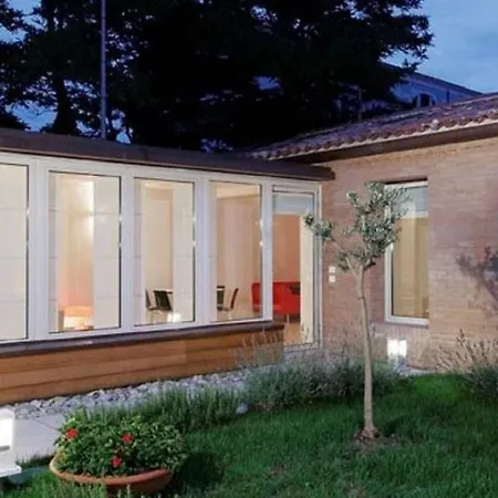 Spacious With Garden In דירה ונציה