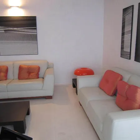 Spacious With Garden In