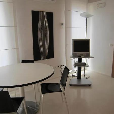 Spacious With Garden In *