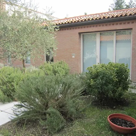 Spacious With Garden In *