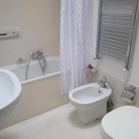 Spacious With Garden In *