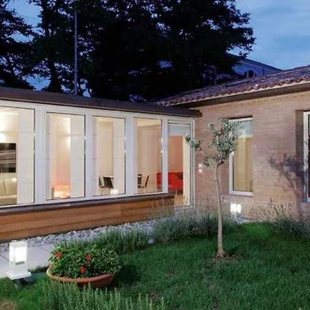 Spacious With Garden In *